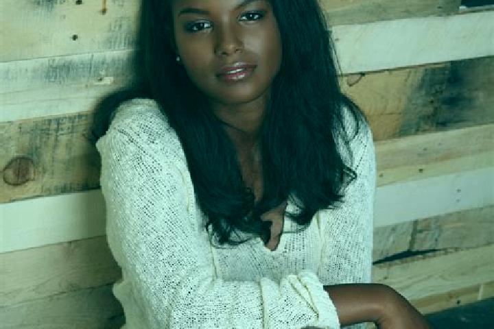 Zoe, 32, a blonde dark-eyed ebony companion based in Sao Joao Evangelista. Offering Erotic Massage, Prostate Massage, Travel Companion, OWO, Party Girl. Avai...