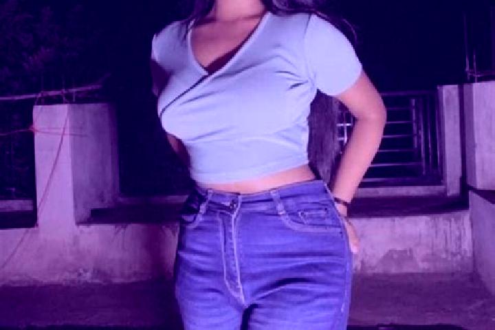Zoe, 32 — Escort in Neb Sarai, India