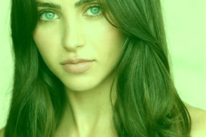 Zoe, 33, a blonde brown-eyed middle eastern companion based in San Bernardo. Offering Couples, Massage. Available for incall and outcall, day and evening dates.