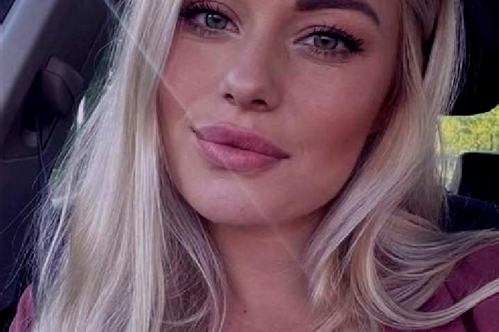 Zoe, 33, a blonde hazel-eyed slavic companion based in Sobontoro. Offering Dinner Date, A-Level, GFE, Domination. Available for incall and outcall, day and e...
