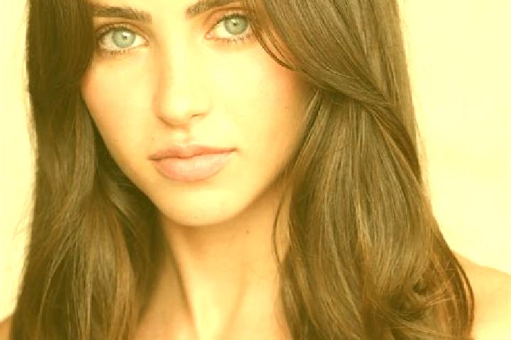 Zoe, 33, a red dark-eyed ebony companion based in Leumnitz. Offering CIM, 69, Domination, OWO. Available for incall and outcall, day and evening dates.