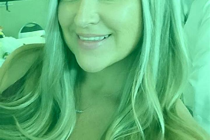 Zoe, 33, a red grey-eyed indian companion based in Pinal Grande. Offering Fetish, Overnight, Prostate Massage. Available for incall and outcall, day and even...