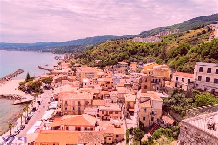 Zoe, 33 — Escort in Torricella del Pizzo, Italy