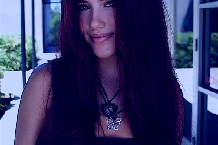 Zoe, 34, a auburn dark-eyed european companion based in Buraca. Offering Massage, Couples, Fetish. Available for incall and outcall, overnight bookings avail...