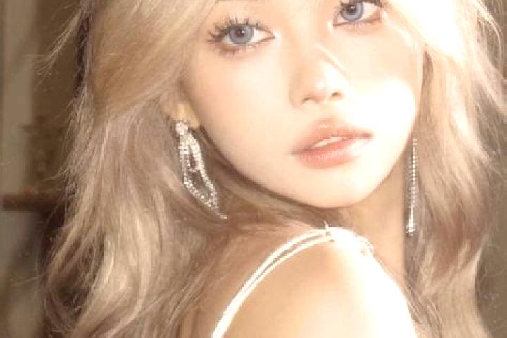 Zoe, 34, a blonde grey-eyed asian companion based in Garagau. Offering Girlfriend Experience, 69, Striptease. Available for incall and outcall, day and eveni...