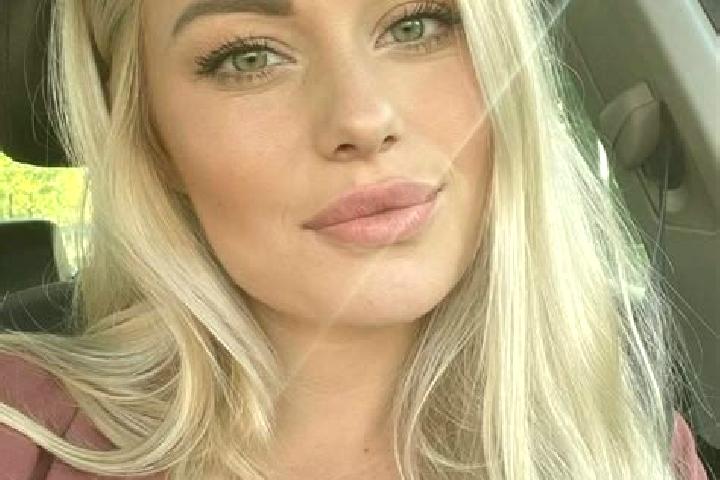 Zoe, 34, a blonde hazel-eyed caucasian companion based in Mau Aimma. Offering Travel Companion, Deep French Kissing, A-Level, GFE. Available for incall and o...