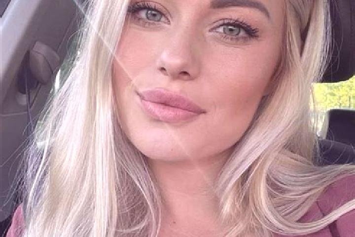 Zoe, 34, a blonde hazel-eyed mediterranean companion based in Neftenbach / Dorf Neftenbach. Offering Prostate Massage, Overnight, A-Level. Available for inca...