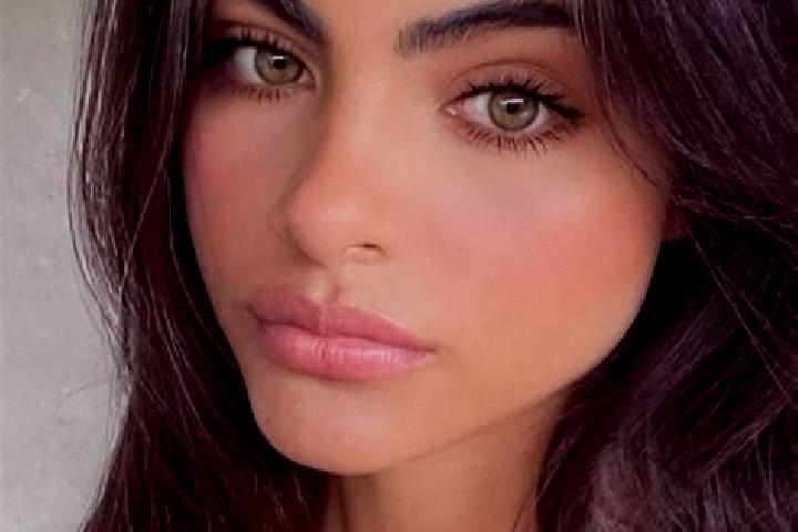 Zoe, 34, a brunette green-eyed european companion based in Palasi. Offering 69, Travel Companion, Party Girl, Deep French Kissing. Available for incall and o...