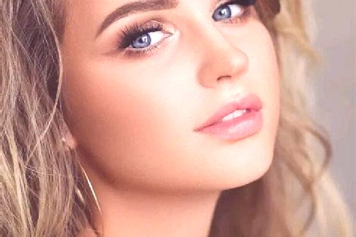 Zoe, 34, a dark blonde blue-eyed slavic companion based in Les Ardillats. Offering Domination, Travel Companion, Overnight, Deep French Kissing. Available fo...