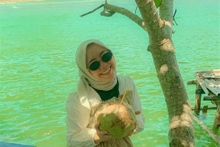 Zoe, 34 — Escort in Kroya, Indonesia