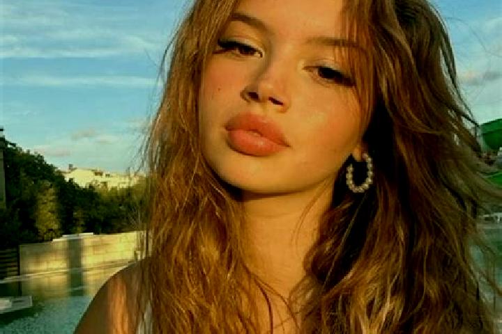 Zoe, 34 — Escort in Ladna, Czech Republic