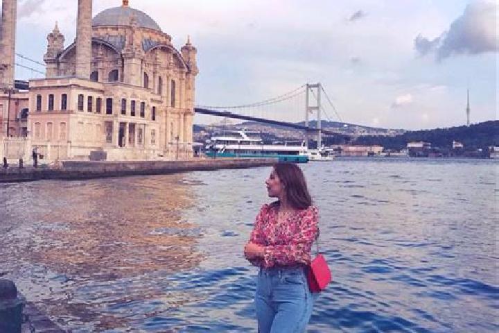 Zoe, 34 — Escort in Ortakoey, Turkey