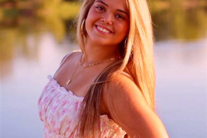 Zoe, 34 — Escort in Powhatan Point, United States
