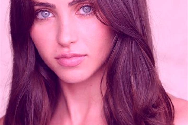 Zoe, 35, a brunette dark-eyed caribbean companion based in Kampong Tajar. Offering CIM, Domination, Striptease. Available for incall and outcall, day and eve...