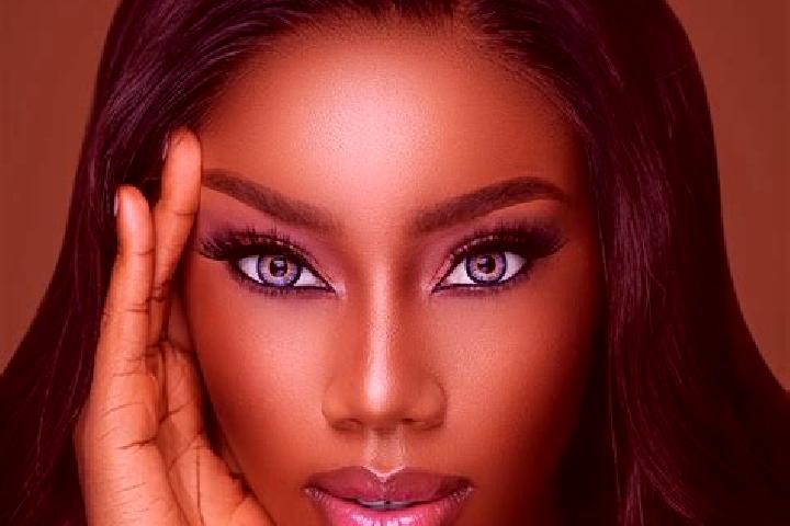 Zoe, 35, a red blue-eyed ebony companion based in Funabori. Offering OWO, Striptease, Dinner Date. Available for incall and outcall, day and evening dates.