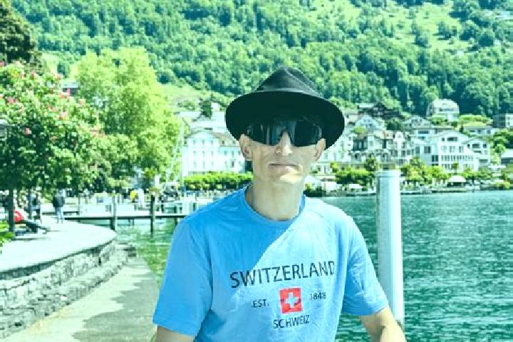 Zoe, 35 — Escort in Cham, Switzerland