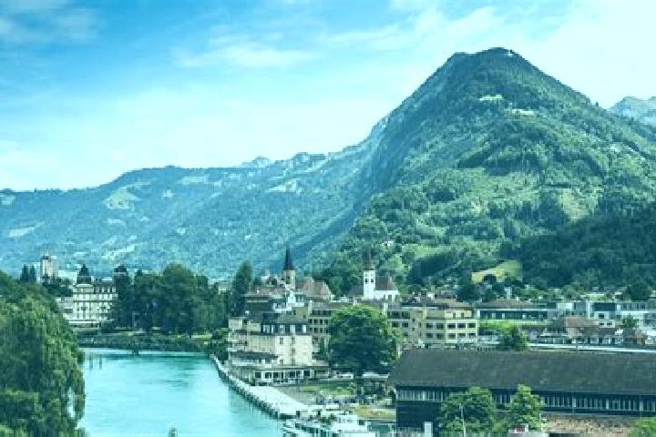 Zoe, 35 — Escort in Interlaken, Switzerland