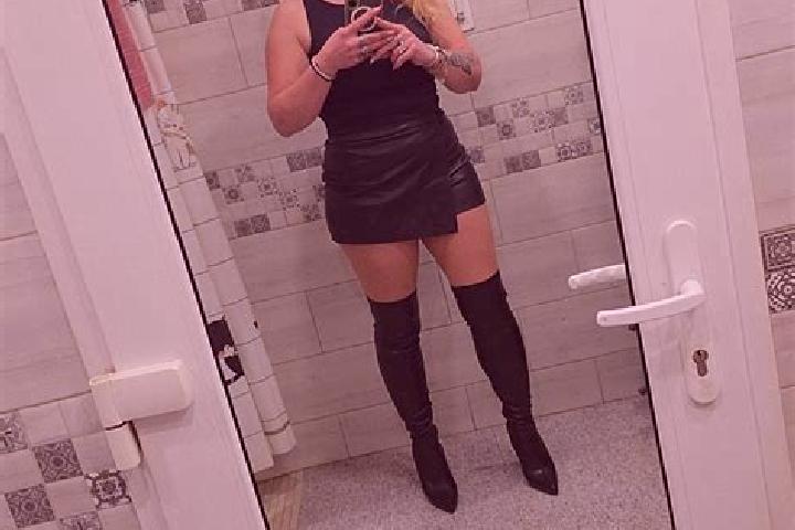 Zoe, 35 — Escort in Lapus, Romania