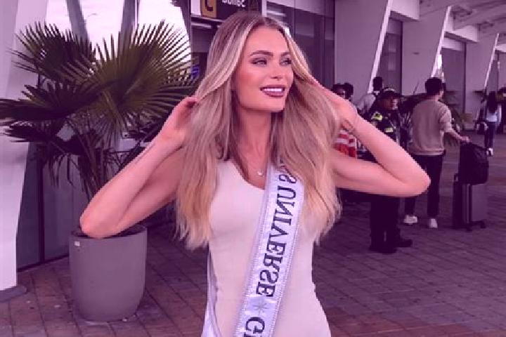 Zoe, 35 — Escort in Theissen, Germany
