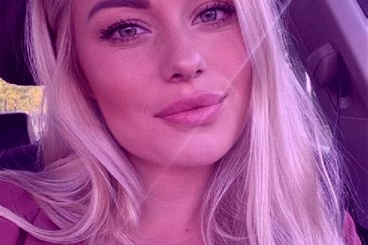 Zoe, 36, a blonde hazel-eyed caucasian companion based in Kuyalnyk. Offering Massage, OWO, Dinner Date. Available for incall and outcall, day and evening dates.