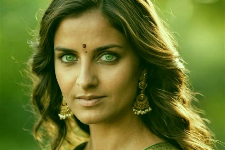 Zoe, 36, a brunette green-eyed indian companion based in Tio Hugo. Offering GFE, 69, CIM, Domination. Available for incall and outcall, overnight bookings av...