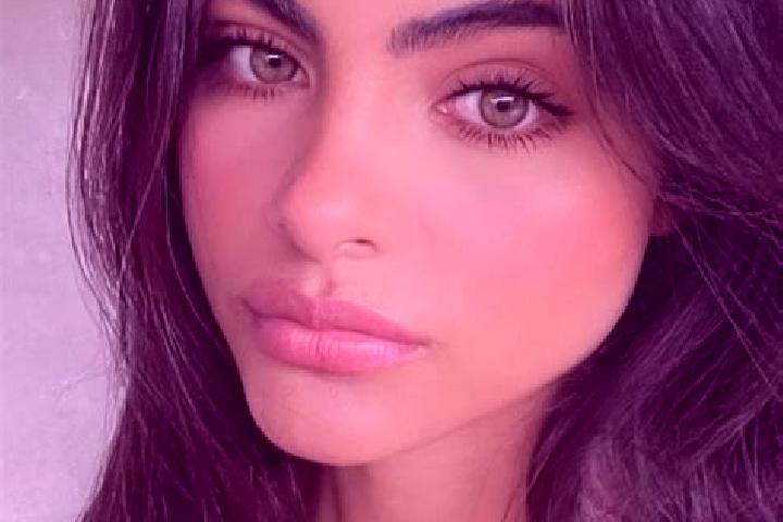 Zoe, 36, a brunette green-eyed middle eastern companion based in Solana. Offering Couples, OWO. Available for incall and outcall, day and evening dates.