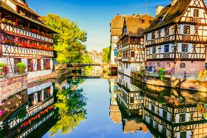 Zoe, 36, a dark blonde blue-eyed european companion based in Budateteny. Offering Erotic Massage, BDSM, Duos, Deep French Kissing. Available for incall and o...