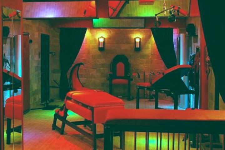 Zoe, 36, a red green-eyed caucasian companion based in Nuajena. Offering Girlfriend Experience, Fetish, Striptease, BDSM, Domination. Available for incall an...