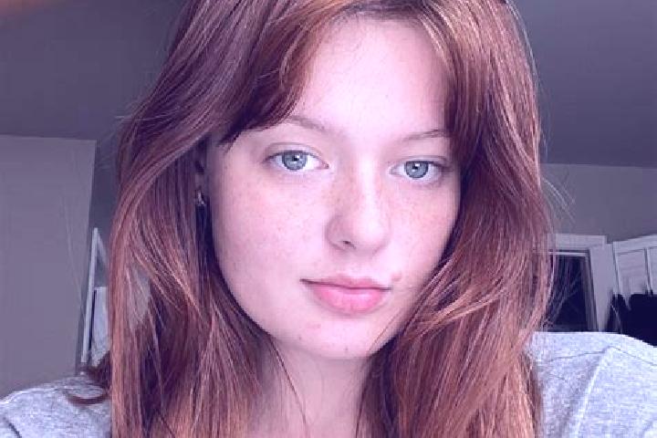 Zoe, 36, a red grey-eyed european companion based in Ramiro. Offering Striptease, Girlfriend Experience, Erotic Massage, BDSM. Available for incall and outca...