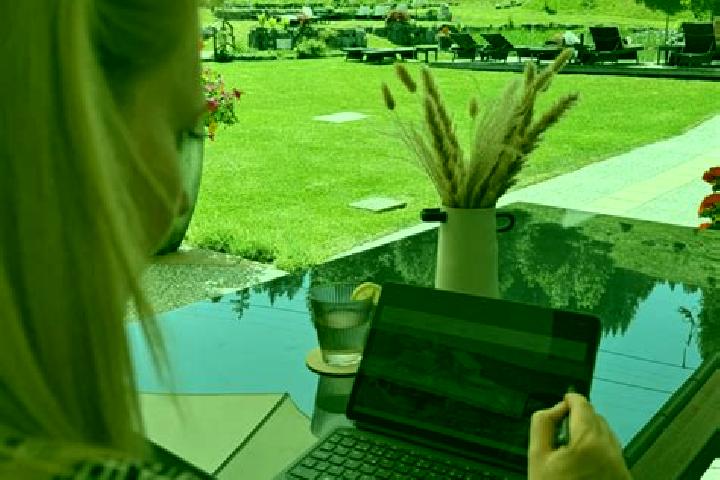 Zoe, 36 — Escort in Buerserberg, Austria