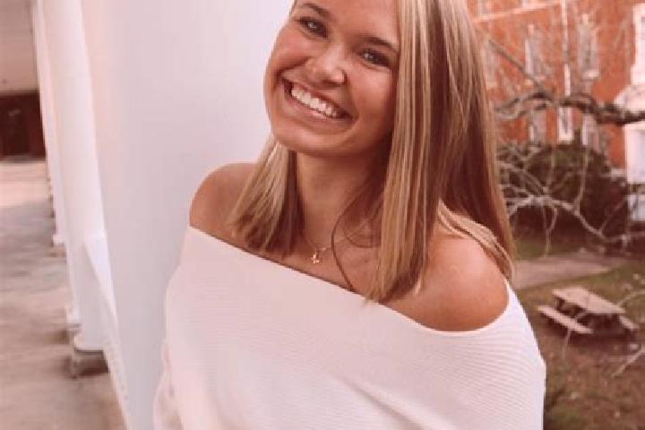 Zoe, 36 — Escort in Farmville, United States
