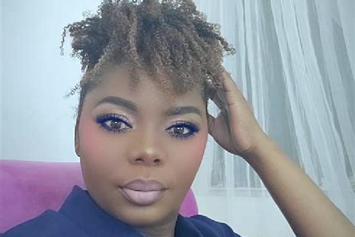 Zoe, 36 — Escort in Jamba Cueio, Angola