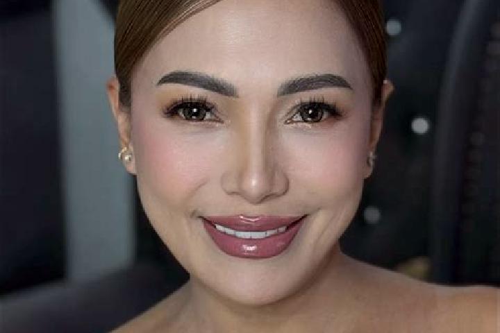 Zoe, 36 — Escort in Tuganay, Philippines