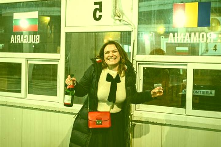 Zoe, 36 — Escort in Zlatunoaia, Romania