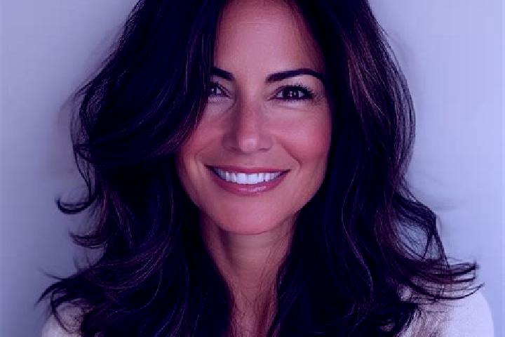 Zoe, 37, a brunette dark-eyed caribbean companion based in Chauve. Offering Overnight, 69. Available for incall and outcall, day and evening dates.