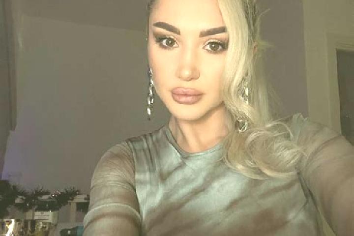 Zoe, 37, a red dark-eyed mediterranean companion based in Lucaogou. Offering Fetish, Overnight, GFE, Erotic Massage, Travel Companion. Available for incall a...