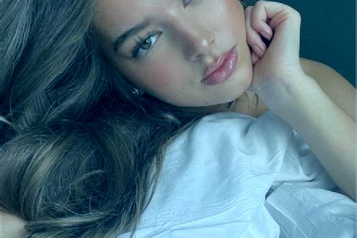 Zoe, 37, a red hazel-eyed latina companion based in Esim. Offering A-Level, OWO, Party Girl, GFE, Tantra. Available for incall and outcall, day and evening d...