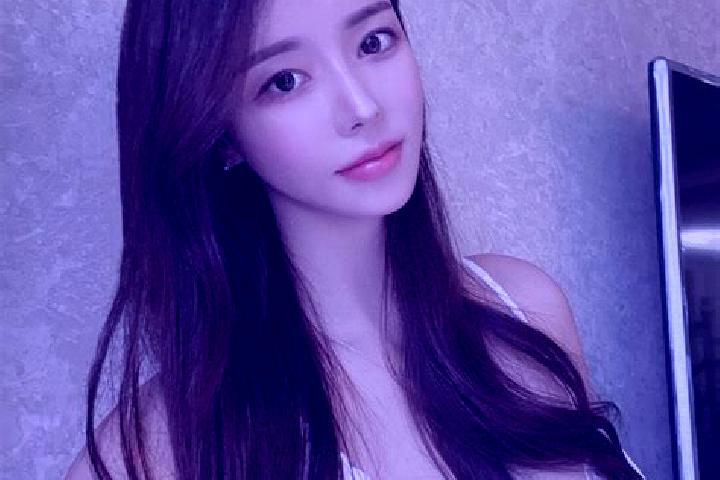Zoe, 37 — Escort in Dashitou, China