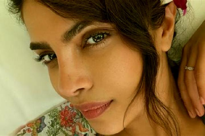Zoe, 37 — Escort in Munshat Ali Agha, Egypt