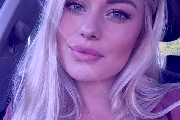 Zoe, 38, a blonde hazel-eyed mixed companion based in Central Coast. Offering Party Girl, Roleplay, 69, Tantra. Available for incall and outcall, day and eve...