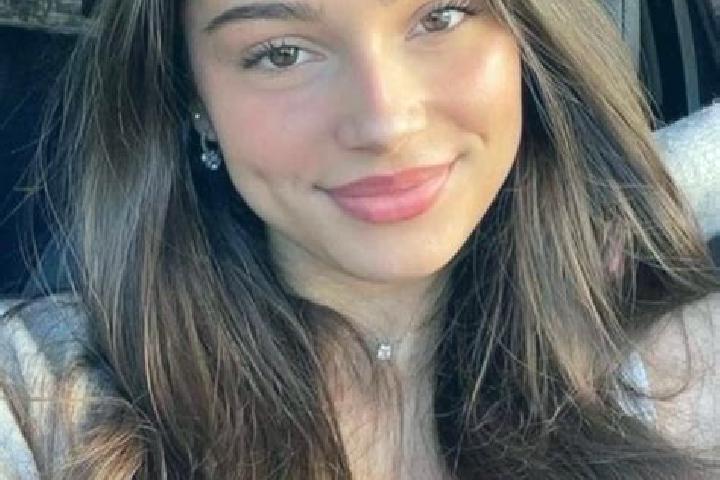 Zoe, 38, a brunette hazel-eyed slavic companion based in Niedereschach. Offering Erotic Massage, Travel Companion, Roleplay, Deep French Kissing, CIM. Availa...