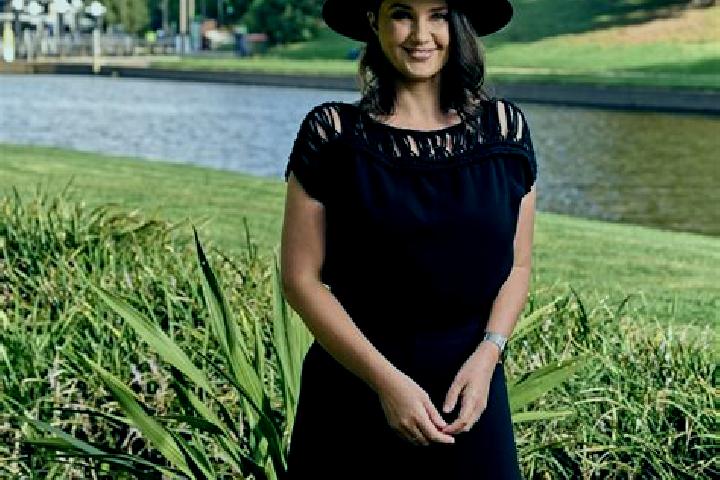 Zoe, 38 — Escort in Forrest, Australia