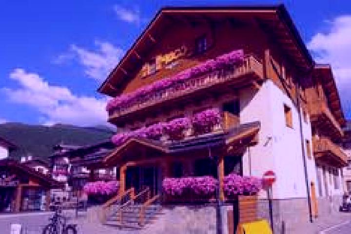 Zoe, 38 — Escort in Livigno, Italy