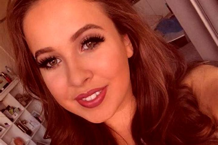 Zoe, 39, a blonde brown-eyed caucasian companion based in Stanari. Offering Overnight, 69, Party Girl, Dinner Date. Available for incall and outcall, overnig...
