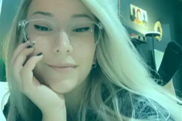 Zoe, 39, a blonde grey-eyed caucasian companion based in Nao-Me-Toque. Offering Dinner Date, Roleplay, OWO. Available for incall and outcall, overnight booki...
