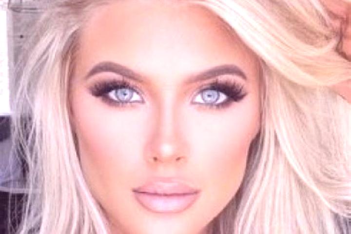 Zoe, 39, a platinum blonde hazel-eyed mixed companion based in Cerro de Leon. Offering Duos, Couples, BDSM. Available for incall and outcall, overnight booki...