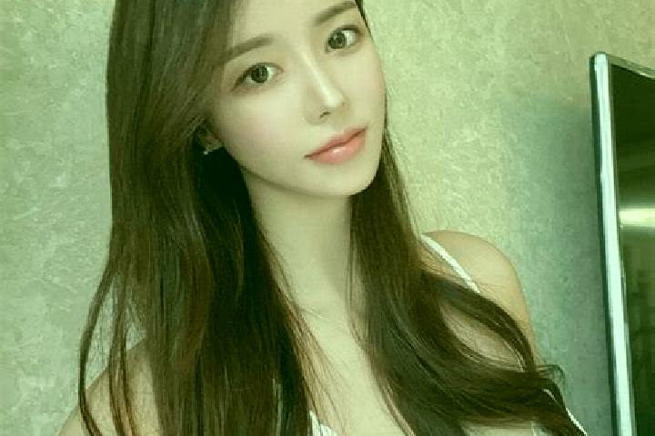 Zoe, 39 — Escort in Xingzhen, China