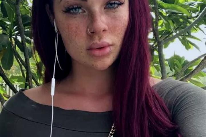 Zoey, 20, a auburn green-eyed middle eastern companion based in Sint Pancras. Offering Prostate Massage, Striptease, Deep French Kissing. Available for incal...