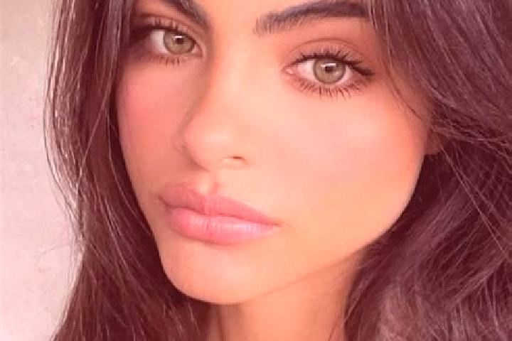 Zoey, 20, a black amber-eyed indian companion based in Serti. Offering Striptease, 69, Roleplay. Available for incall and outcall, day and evening dates.