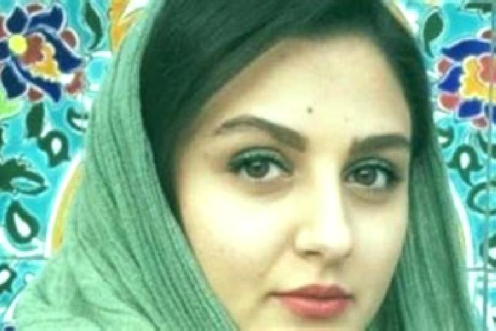 Zoey, 20 — Escort in Bandar-e Rostami, Iran